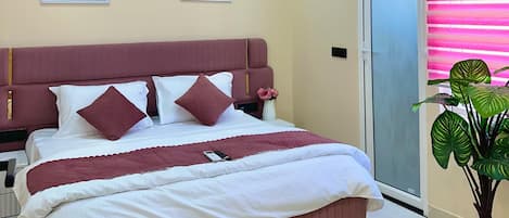 Quarto luxo | Individualmente mobiliados, escrivaninha