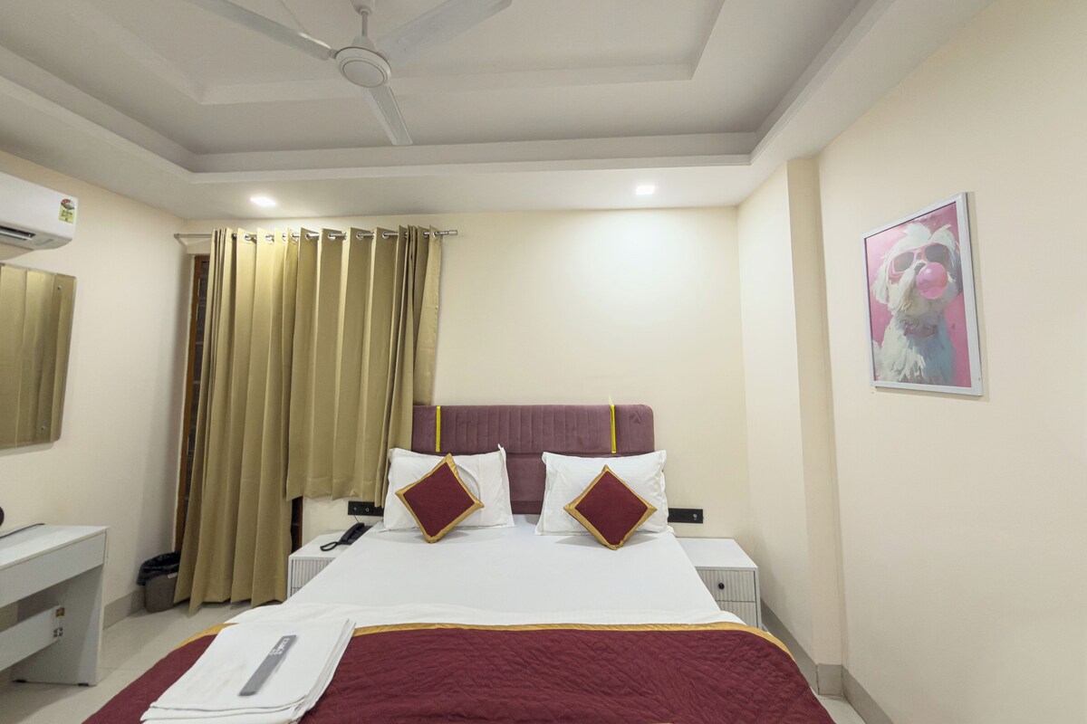 Deluxe Room, Balcony | Premium bedding, desk, laptop workspace, iron/ironing board (on request)
