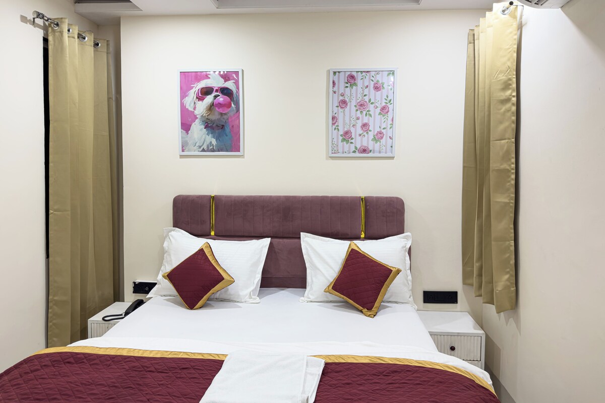 Deluxe Room, Smoking | Premium bedding, desk, laptop workspace, iron/ironing board (on request)