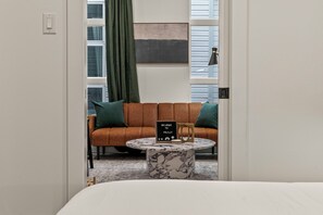 1 bedroom, desk, iron/ironing board, travel cot - Old City-New Building Charm-Walk to Everything! (Philadelphia)