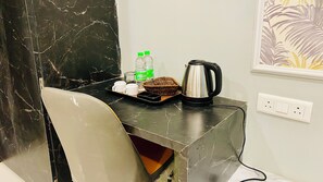 高级房, 阳台, 城市景观 | 客房服务设施