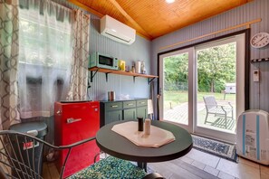 Interior - Sweet Studio at a Summer Resort Like Home (College Park)