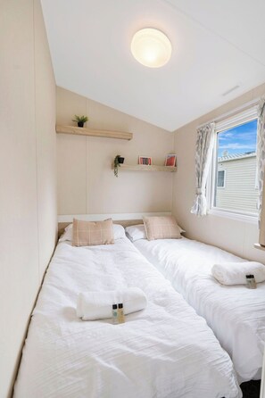 3 bedrooms, travel crib, free WiFi, bed sheets