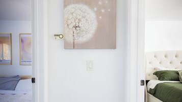 2 habitaciones, tabla de planchar con plancha, wifi y ropa de cama