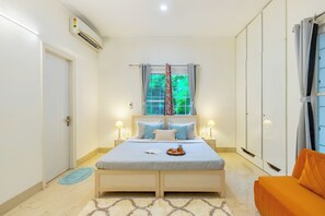 Villa – deluxe, 3 soverom, balkong, hageutsikt | 3 soverom, blendingsgardiner, strykejern/-brett og wi-fi (inkludert)