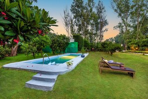 Outdoor pool - Alaya Stays 3 BHK with Pvt Pool-Daffodil (New Delhi)