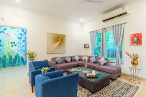 Deluxe Villa, 3 Bedrooms, Balcony, Garden View | Living room