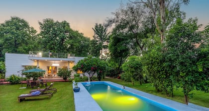 Alaya Stays 3 BHK with Pvt Pool-Daffodil