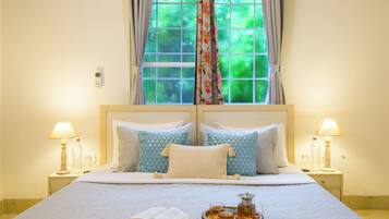 3 bedrooms, blackout curtains, iron/ironing board, free WiFi