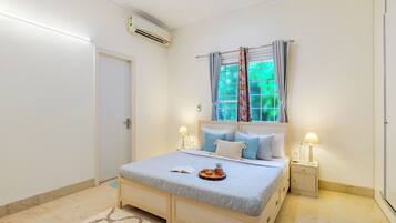 Deluxe Villa, 3 Bedrooms, Balcony, Garden View | 3 bedrooms, blackout curtains, iron/ironing board, free WiFi