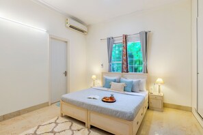 Villa – deluxe, 3 soverom, balkong, hageutsikt | 3 soverom, blendingsgardiner, strykejern/-brett og wi-fi (inkludert)