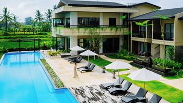 Kolam renang outdoor