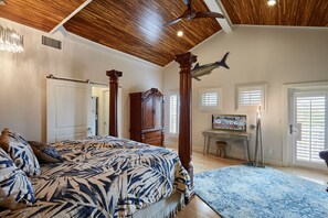 5 bedrooms, desk, iron/ironing board, travel crib