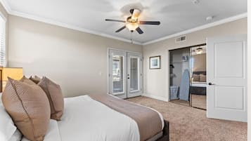 1 chambre, bureau, fer et planche à repasser, lit parapluie