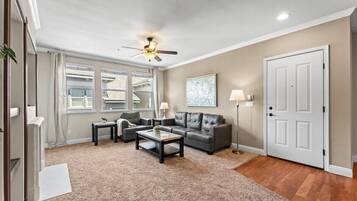 TV, peis og kontorer