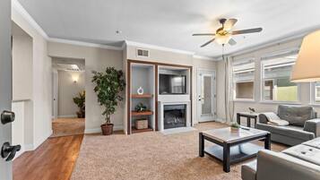 TV, peis og kontorer