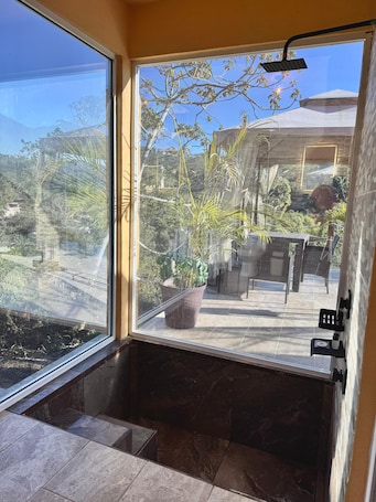 Comfort Tent | Bathroom | Shower, towels, soap, shampoo