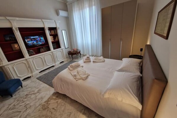 3 Schlafzimmer, Schreibtisch, Bügeleisen/Bügelbrett, WLAN