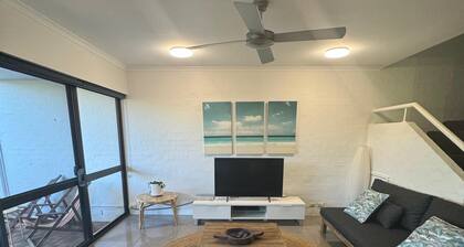 3 Bedroomed family friendly villa walking distance to Hastings Street and coast.