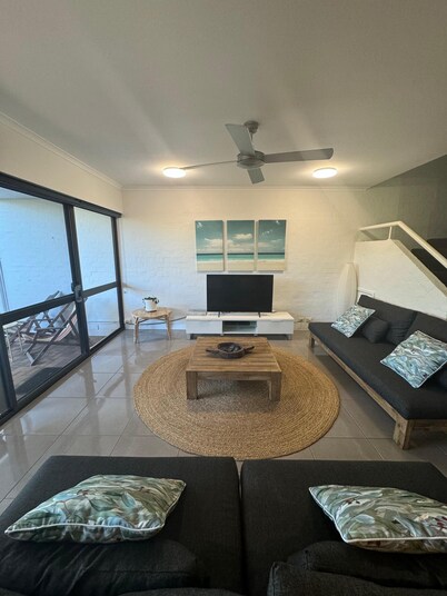 3 Bedroomed family friendly villa walking distance to Hastings Street and coast.