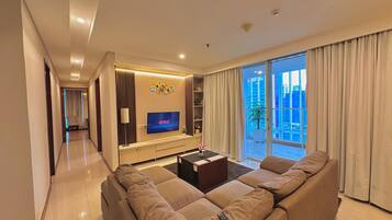 Superior Apartment, 3 Bedrooms, Non Smoking, City View | Living area