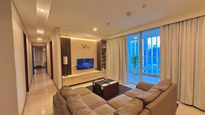 Superior Apartment, 3 Bedrooms, Non Smoking, City View | Living area