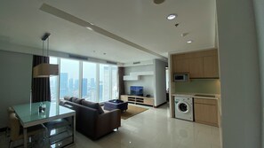 Apartamento executivo, 2 quartos, vista para a cidade | Espaço de trabalho para notebook, quartos à prova de som