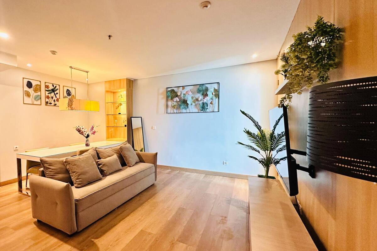 Junior Apartment, 2 Bedrooms, City View | Living area