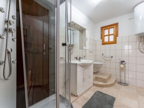 Shower - Chalet near Lake Wörthersee, ski resort nearby (Liebenfels)