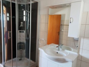 Shower - Chalet-apartment near ski resorts & Wörthersee (Liebenfels)