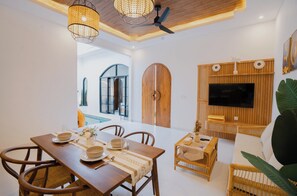 Family Villa, 2 Bedrooms, Private Pool | Dining room - Graha Madeline (Batubulan)