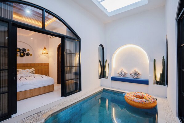 Villa familiar, 2 habitaciones, piscina privada | Cortinas opacas, tabla de planchar con plancha, wifi gratis