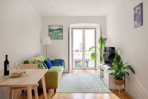 City Apartment, 2 Bedrooms, Non Smoking | Living area | Flat-screen TV