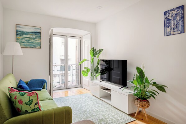 City Apartment, 2 Bedrooms, Non Smoking | Living area | Flat-screen TV