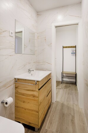 City appartement, 2 slaapkamers, niet-roken | Badkamer
