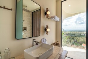 Villa Luxe, patio, vue piscine | Salle de bain