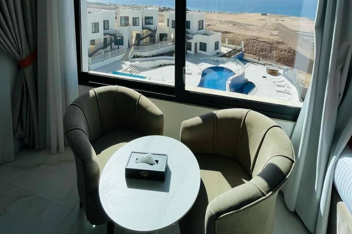 Egyptian cotton sheets, premium bedding, minibar, in-room safe