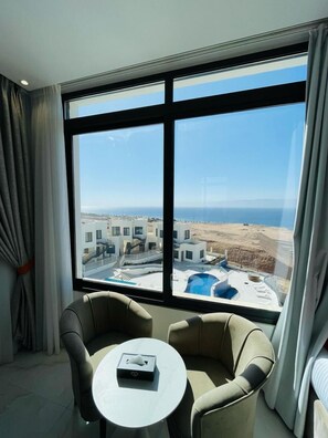 Egyptian cotton sheets, premium bedding, minibar, in-room safe