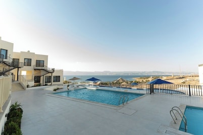 Diamond Palm Hotel & Resort