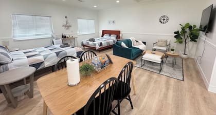 Welcome to Our Cozy Masterbedroom near Disneyland