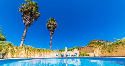 3-bedroom Country House With Pool