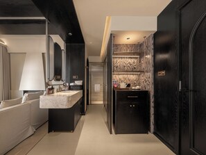 浪漫套房 | 浴室 | 免费洗浴用品、吹风机、浴袍、拖鞋