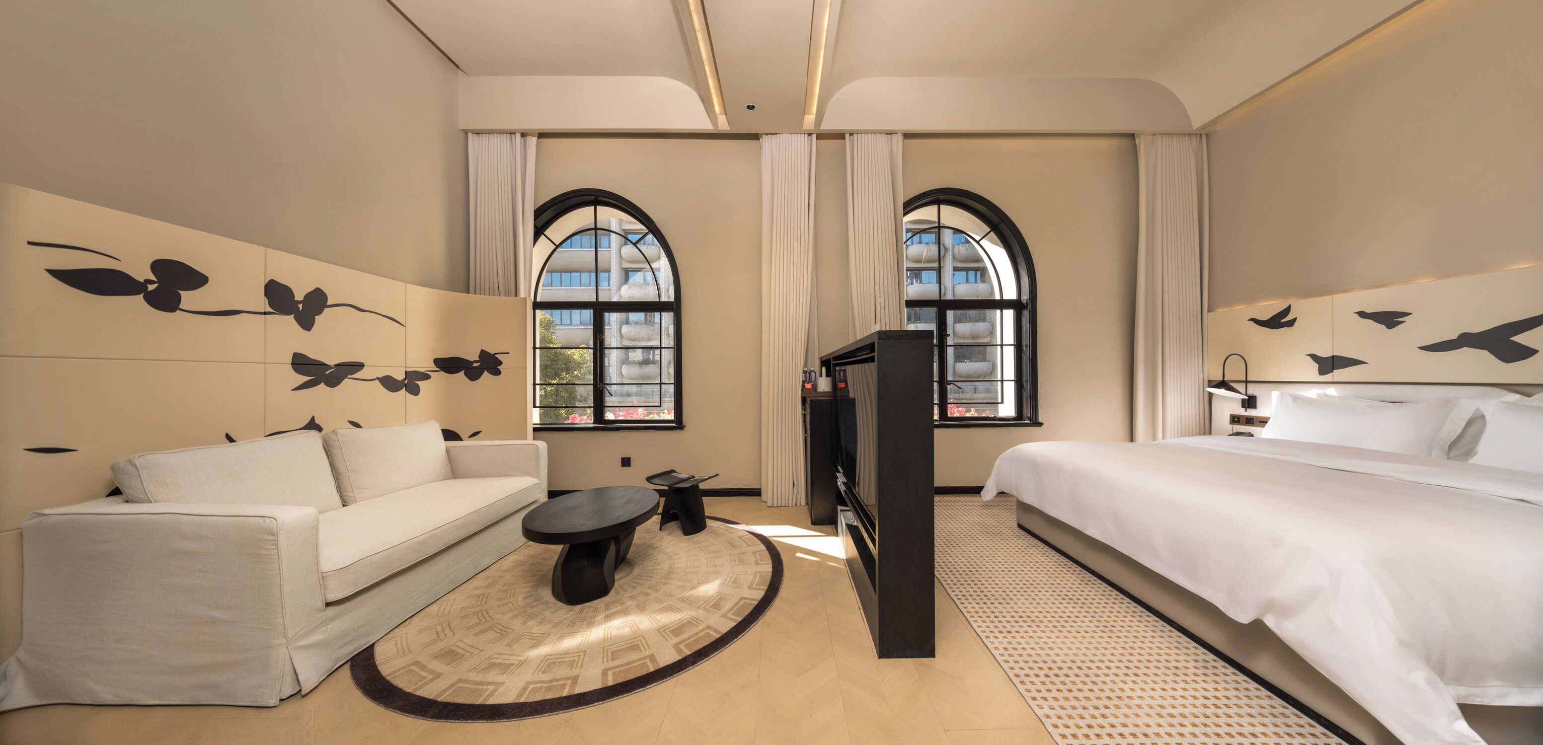 Ropa de cama de alta calidad, minibar y decoración personalizada 