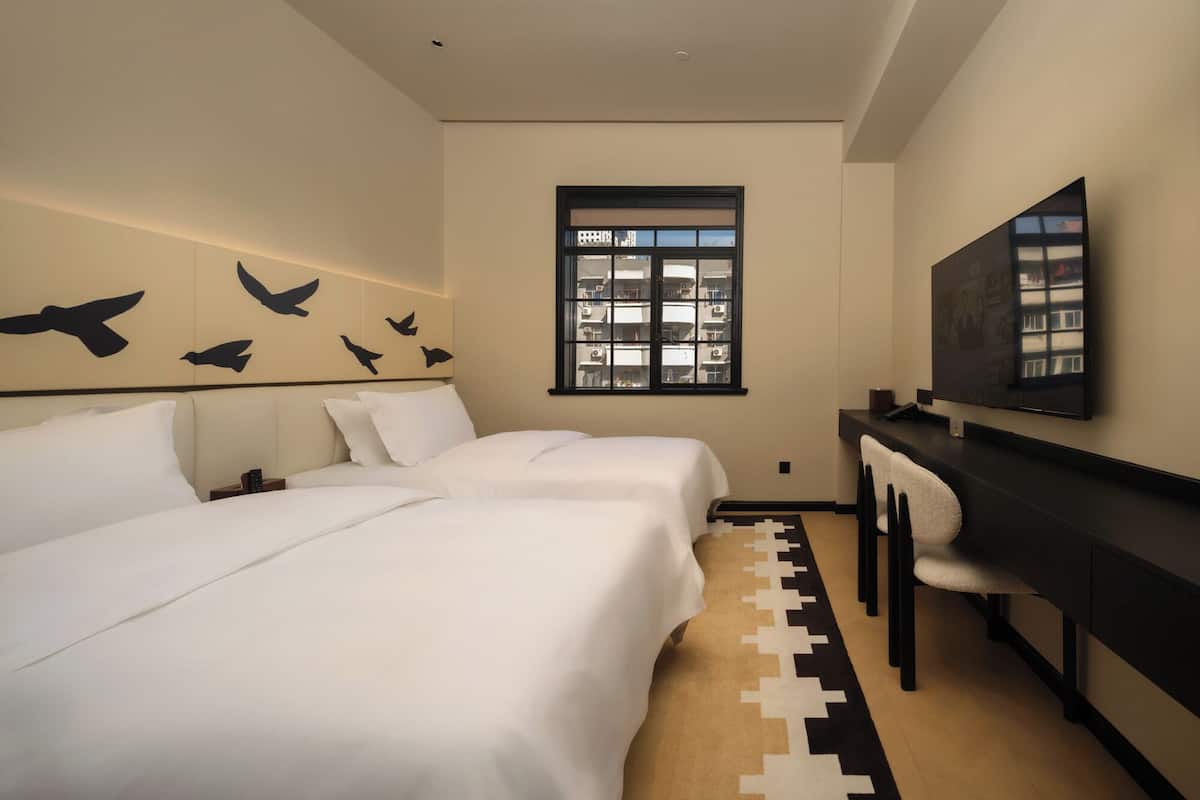 Senior Twin Room | Premium bedding, minibar, blackout drapes, soundproofing