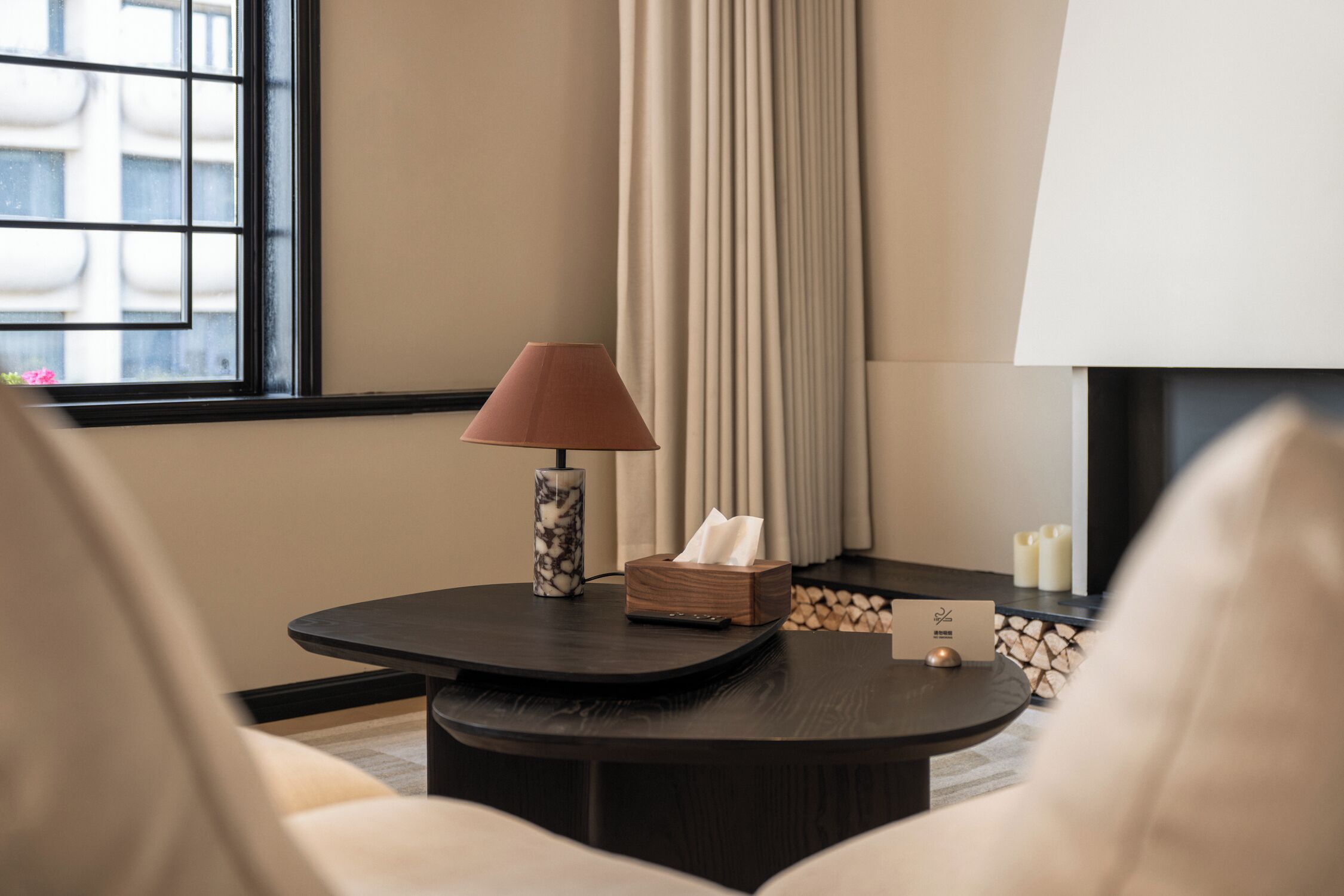 Ropa de cama de alta calidad, minibar y decoración personalizada 