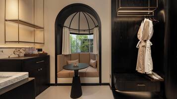 ํด๋์๋ฃธ | ๋ฌด๋ฃ WiFi, ์นจ๋ ์ํธ