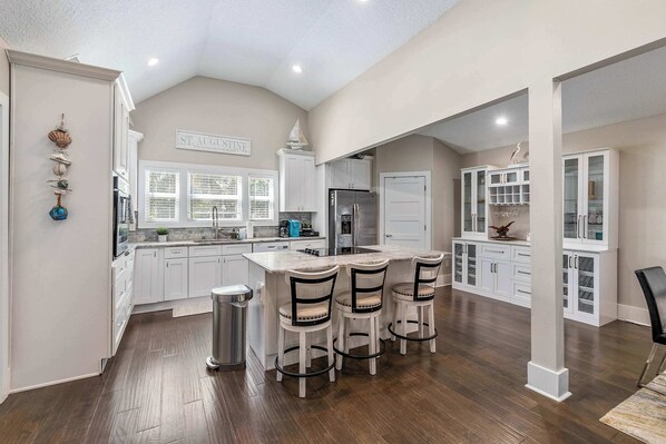 Fridge, microwave, oven, stovetop - Sanford Splash l Pool l Dogs OK l Walk to DNTN (St. Augustine)