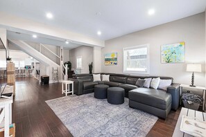 Unclassified image, 3 of 46, button