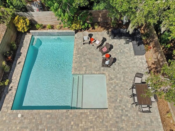 Unclassified image, 1 of 46, button