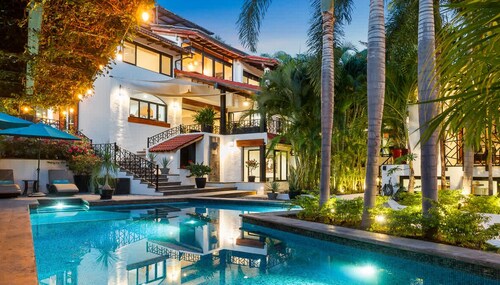 Luxury 6BR in Bucerias Golden Zone: Villa Moderna